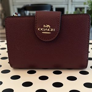 Coach Medium Corner Zip Wallet